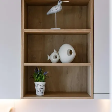 Huswell - Cosy With Terrace Overlooking The Sea Апартаменты *